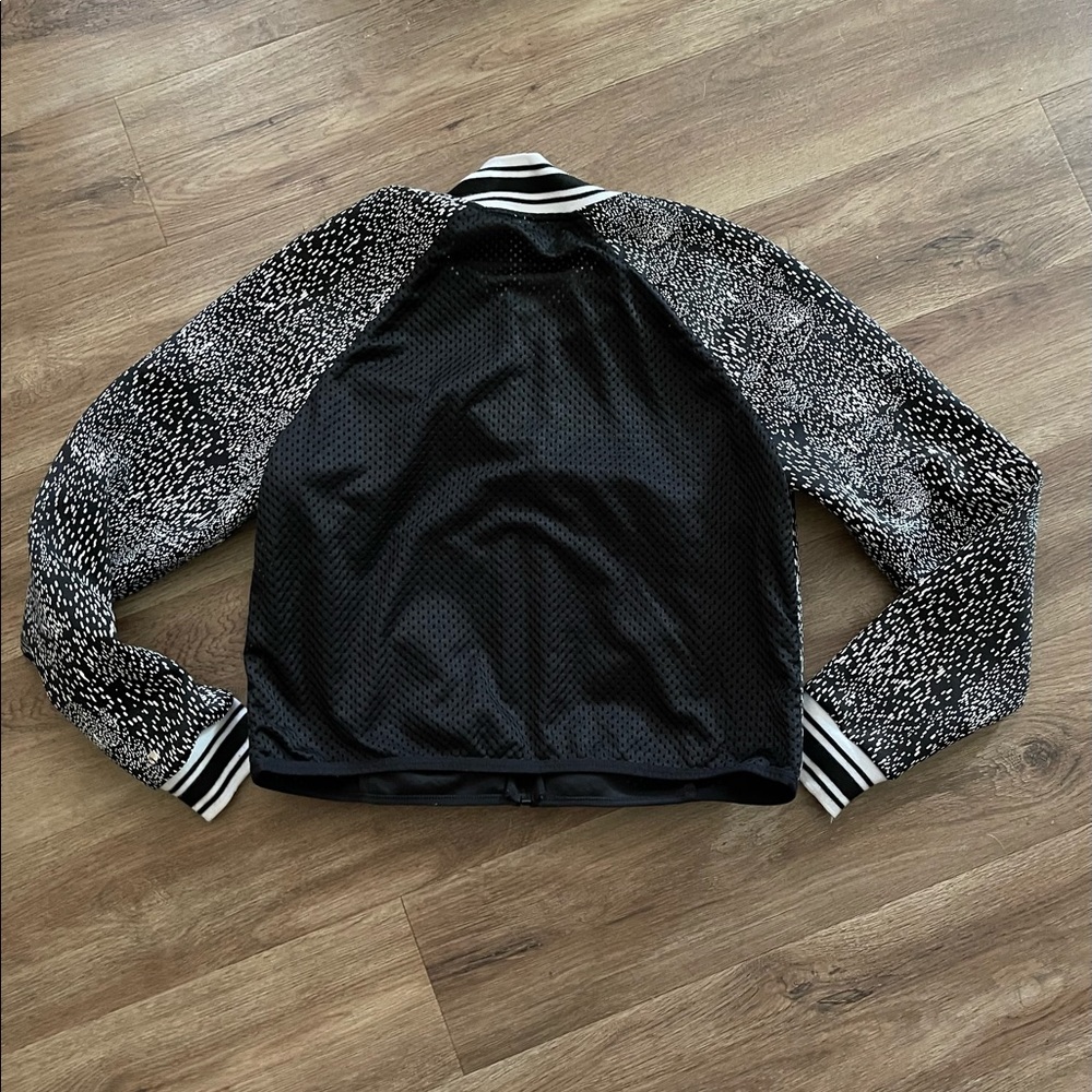 Fabletics Tia Bomber Printed Jacket. - image 4